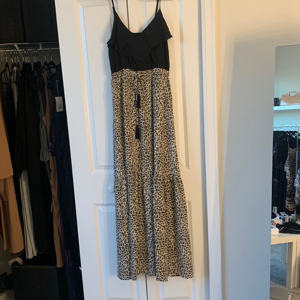 Main strip maxi dress large nwot has never been worn